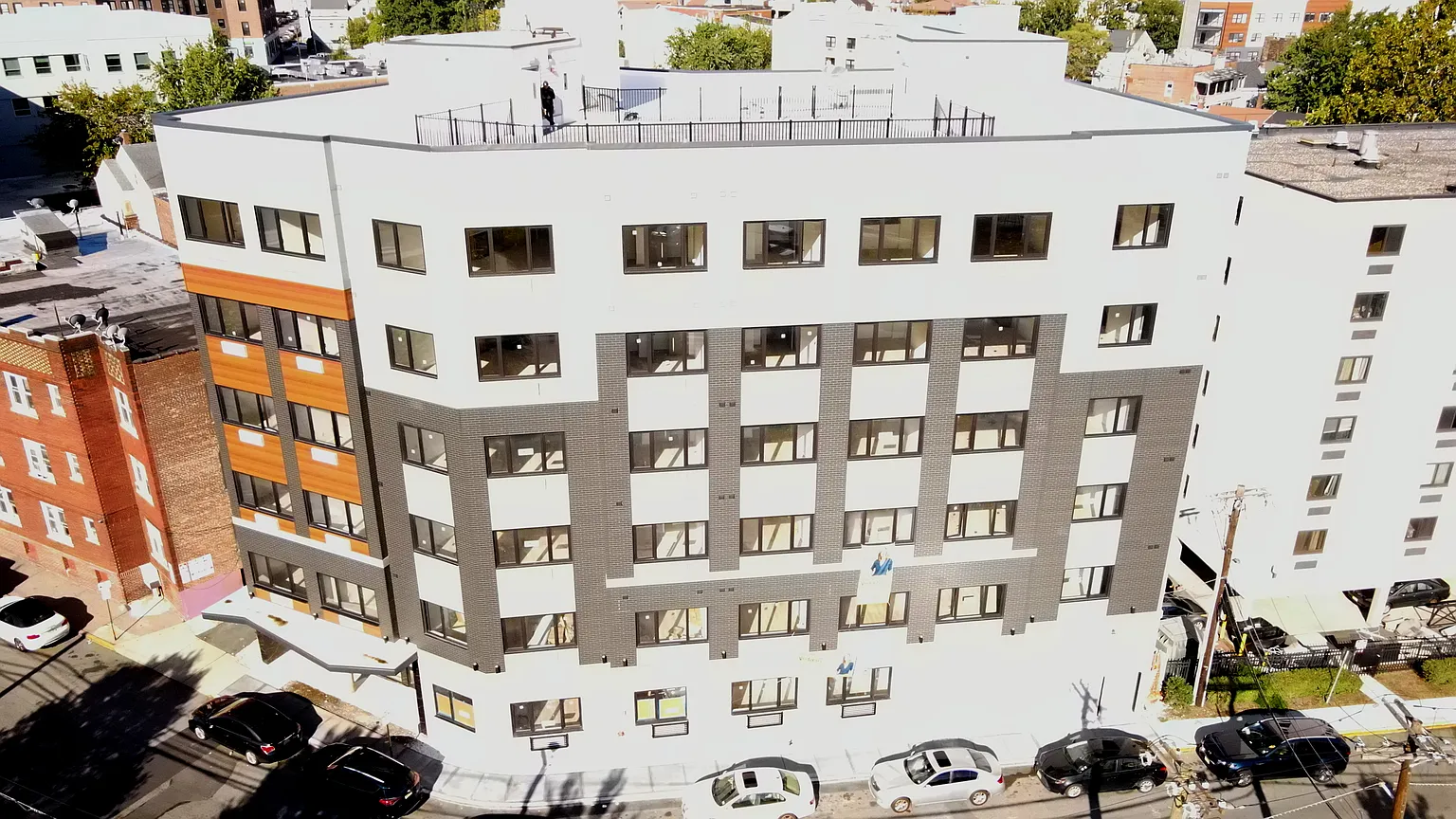 Vista 87 building exterior